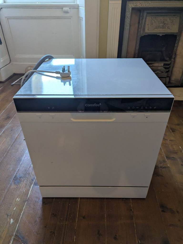 Candy Freestanding Dishwasher – White, Good Condition