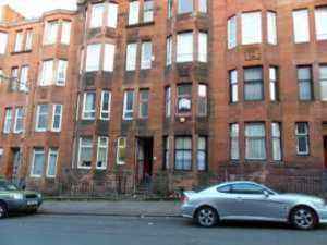 Traditional 1 bedroom 3rd floor flat 31 Aberfeldy Street Dennistoun G31 3NS  - Available 31-07-2026