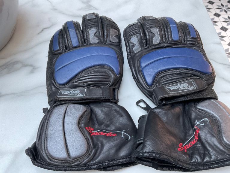 Spada Men’s Leather motorbike gloves.