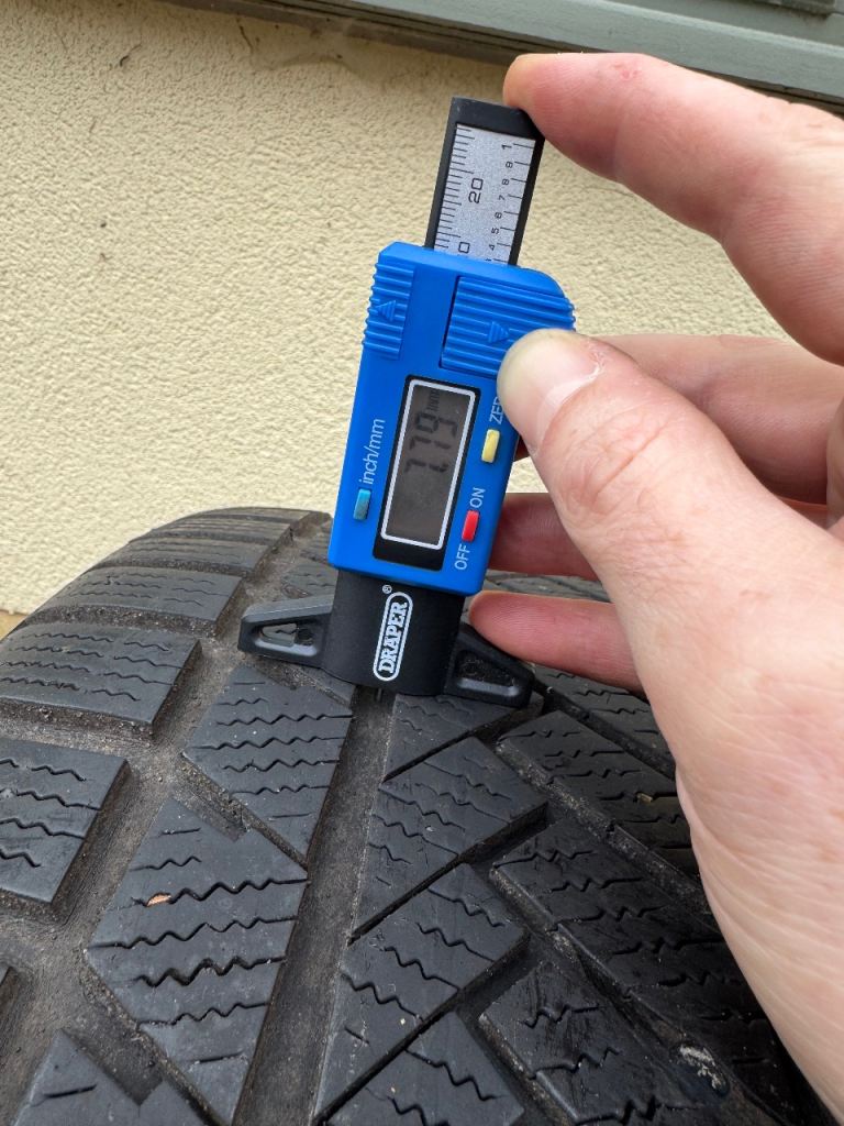 235 35 19 winter tyres Continental Winter Contact TS850P 