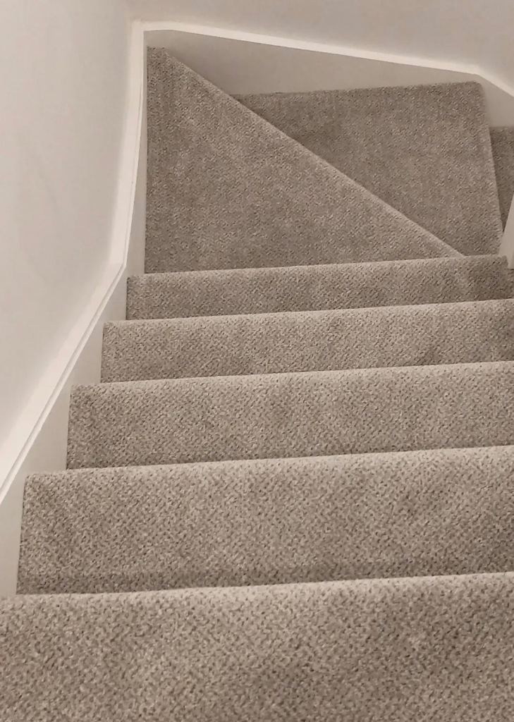 Carpet Fitter Service London - Laminate Floor Fitters, Wooden Flooring, Vinyl 🏡