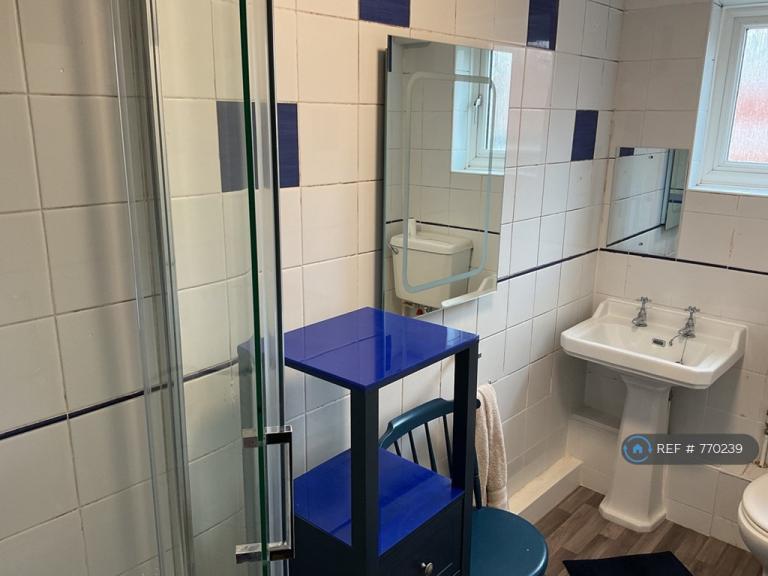 1 bedroom in St Augustine St, Taunton, TA1 (#770239)