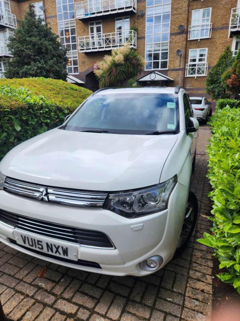 Mitsubishi outlander  plug in hybrid phev 2015