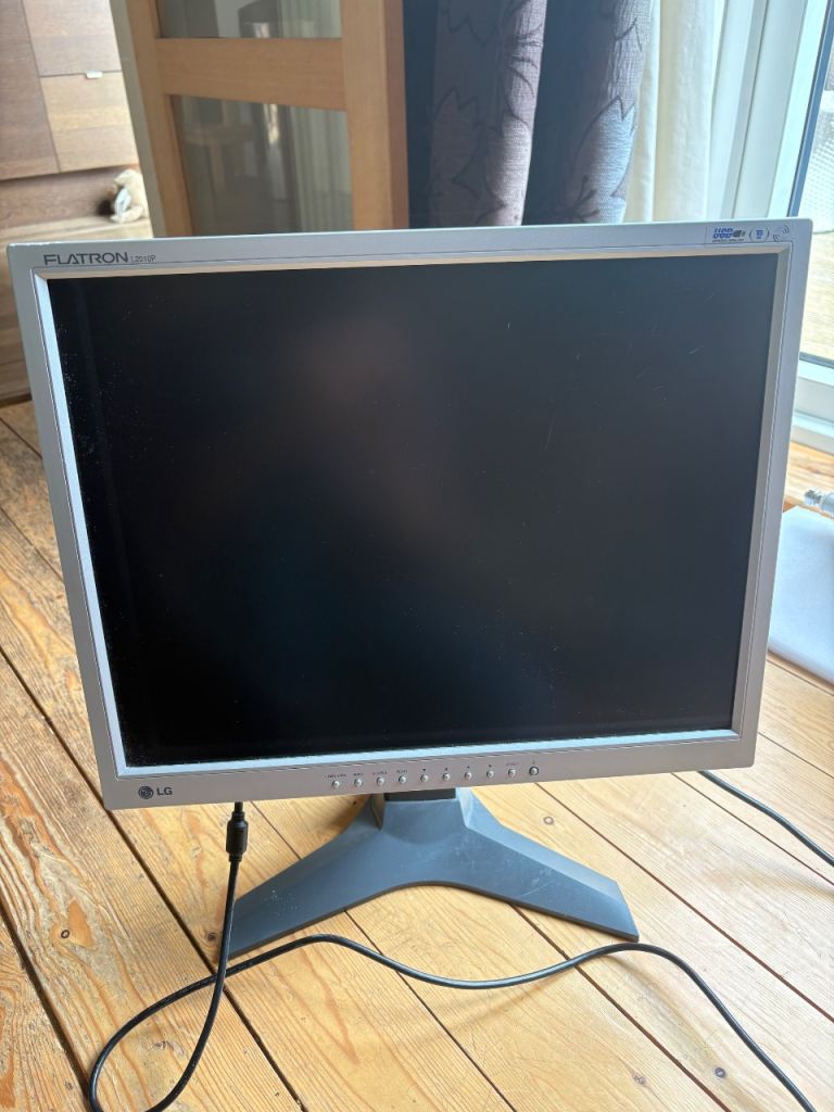 LG Computer Monitor 20” or 51cm