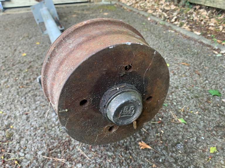 Trailer axle for sale, 850kg capacity