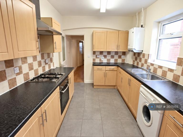 4 bedroom house in Norris Road, Reading, RG6 (4 bed) (#3075155)