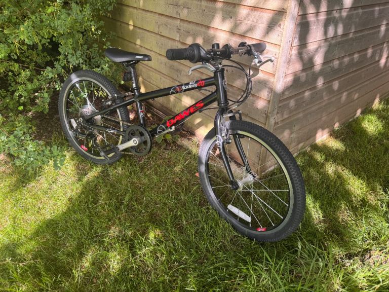Suitable for 7-10 year old. Dawes Academy black bike