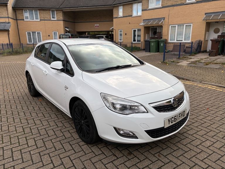 Vauxhall Astra 1.6 Petrol 2011 – Clean – Hatchback – Long MOT