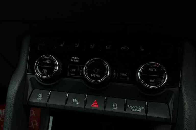 2019 Skoda Karoq 2.0 TDI Sport Line 4x4 5dr ESTATE DIESEL Manual