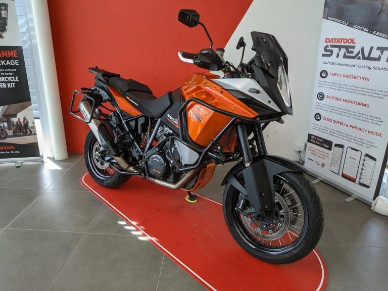 2015 KTM 1190 ADVENTURE ORANGE METALLIC REMUS EXHAUST GIVI PANN/TOP BOX CARPLAY