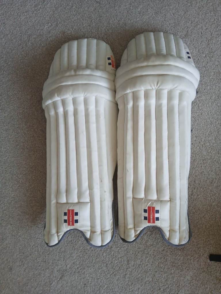 Cricket Kit, Junior, Including batting pads & gloves, wicket keeper pads and box