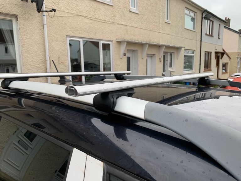 Lockable Aluminium Car Roof Rack Rail Cross Bars 