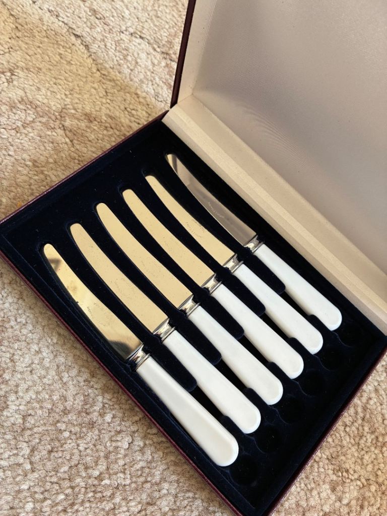 Dessert knives 
