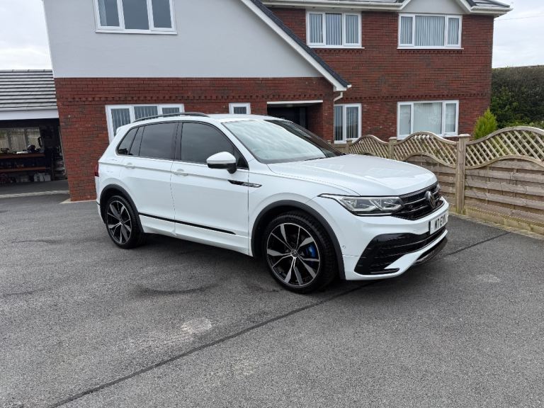 Volkswagen VW Tiguan R Line Pearlescent Oryx White Black Pack Edition