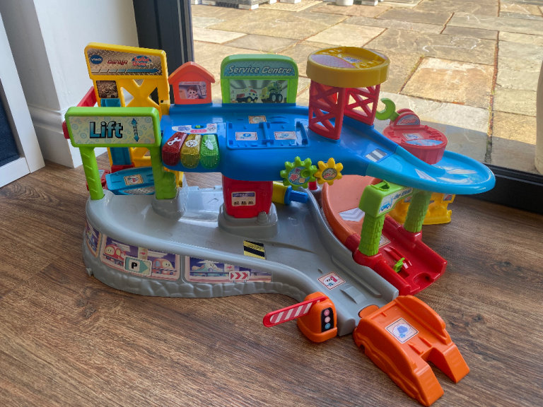 Toot toot Garage & Cars/trucks