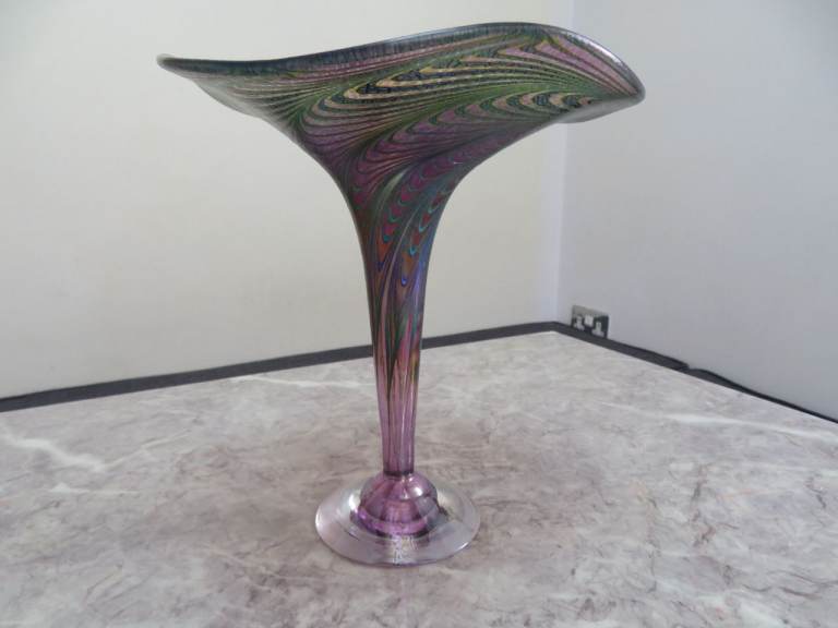 Robert Held ruffle top lilac purple iridescent pulled feather art glass vase