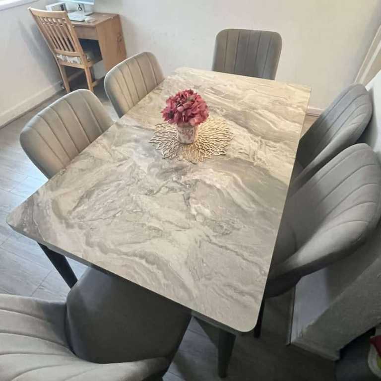 Brand New Dining Table & 6 Chairs – Extendable – Free UK Delivery