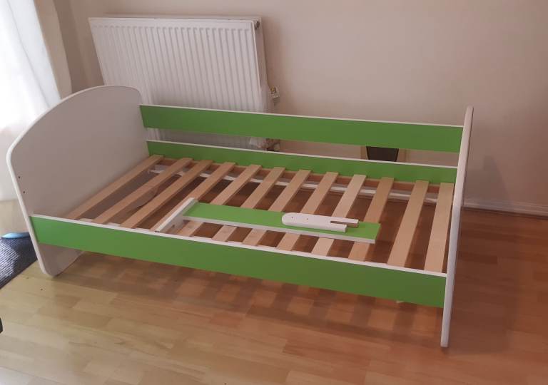Kids Toddler Bed with Slats – Green and White, Good Condition