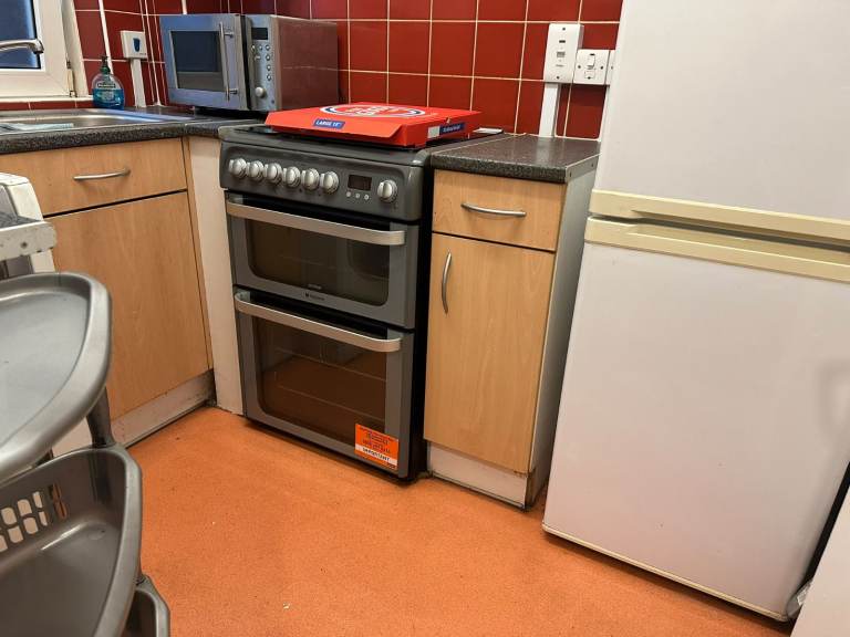 Perfect for Couple-One Room Furnished Flat Near Central London, Separate Kitchen, Bathroom & Garden