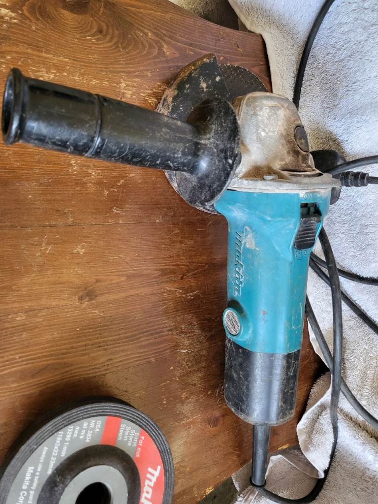 Makita 240V Angle Grinder - Corded