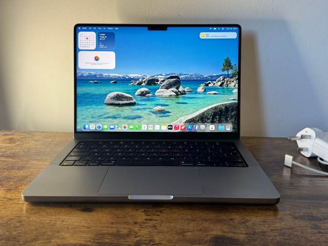 MacBook Pro 14 inch M1 Max / 64GB RAM / 32-Core / 1TB SSD / Space