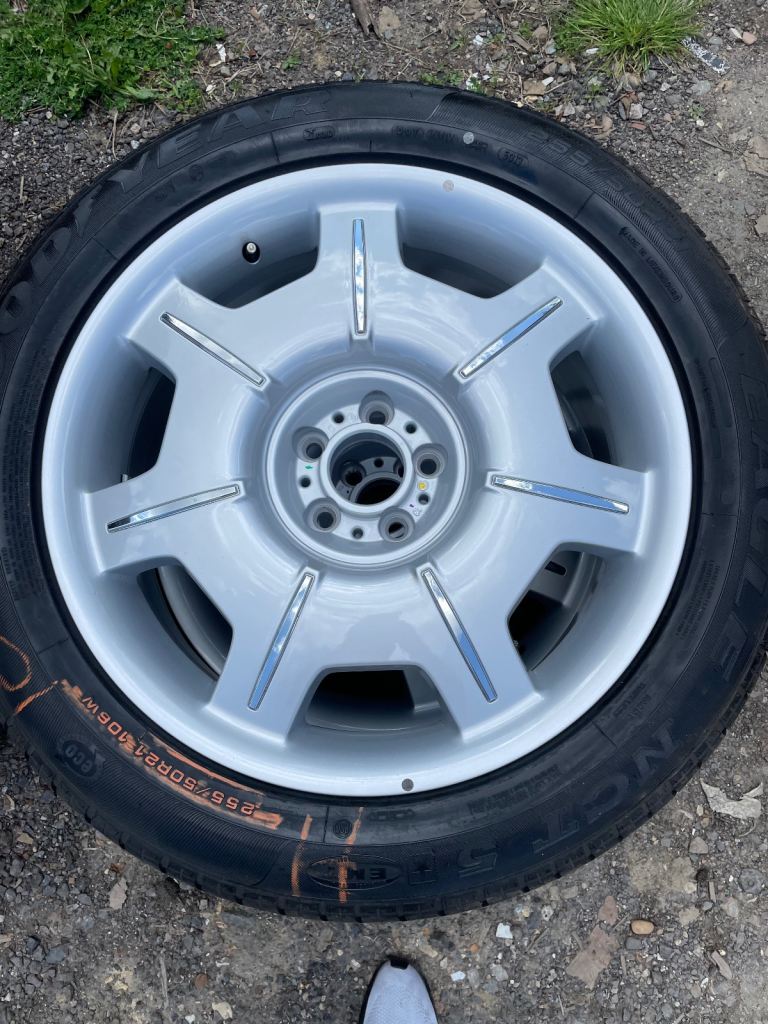 Rolls Royce Phantom Series 1 wheels. Unused with tyres. 