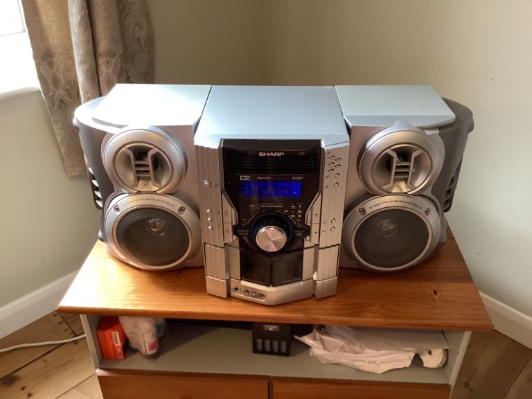 Sharp CD-MPS660E Mini Hi-Fi System with Speakers