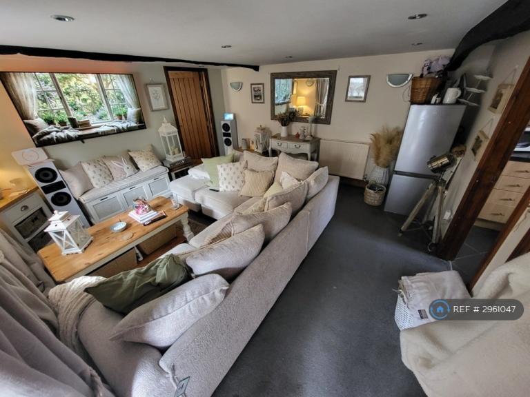 1 bedroom house in High St, Bedford, MK44 (1 bed) (#2961047)