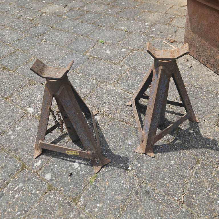 Axle stands