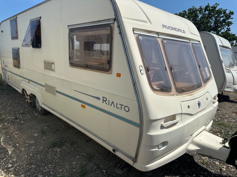 2001 Avondale Rialto 640-6 Twin Axle 5 Berth Caravan with Motor Mover