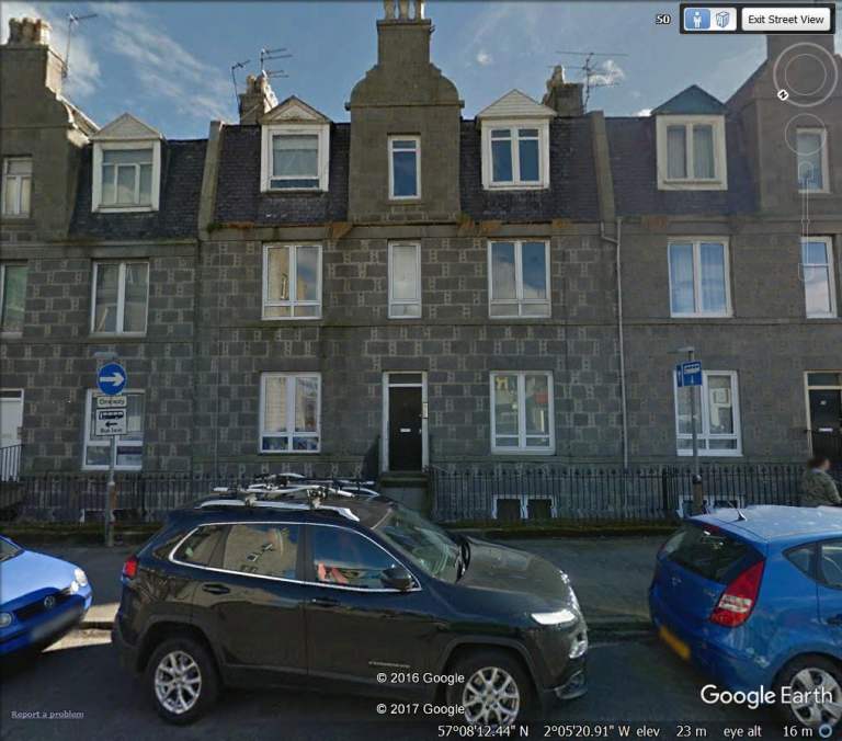 LOVELY 1 BED FLAT NOT FAR FROM ABERDEEN CITY  - RAILWAY AND SHOPS BUS ROUTES TO RGU etc.