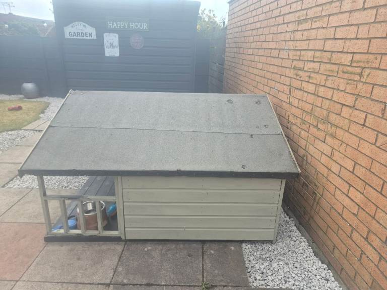 Large double dog kennel