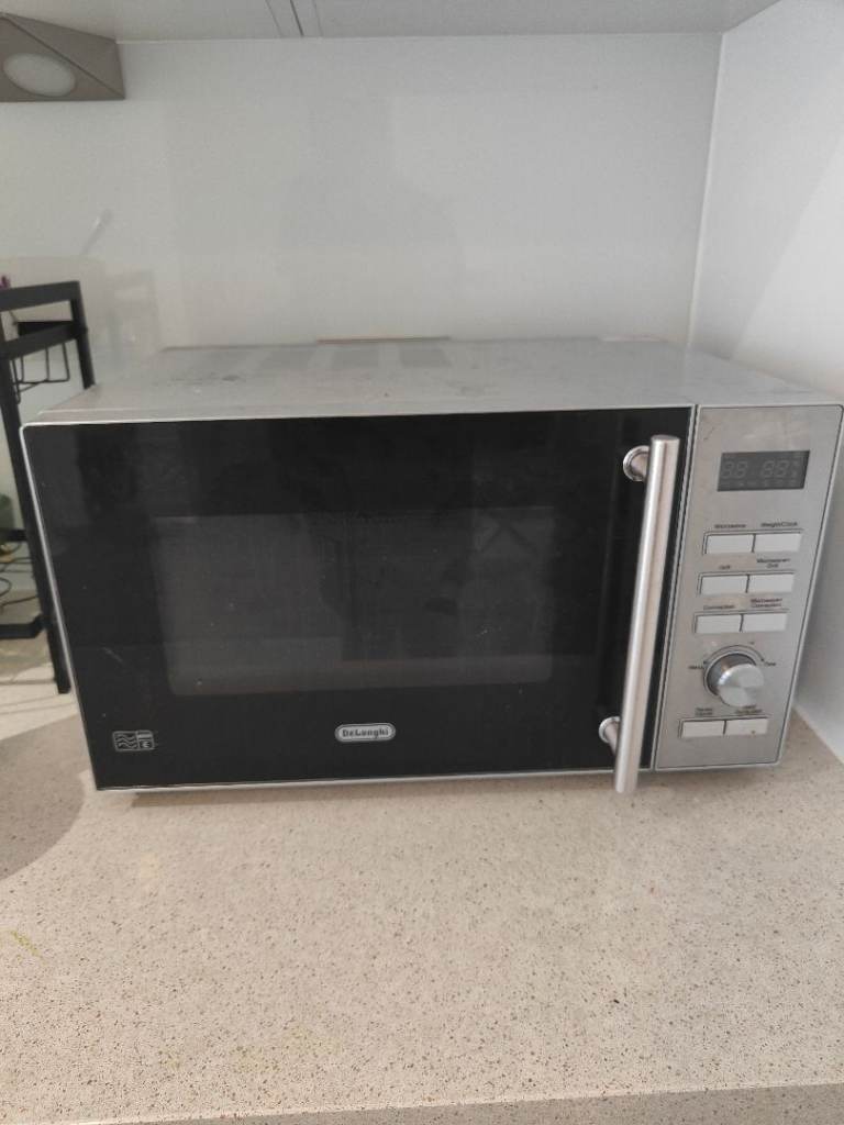 DeLonghi Microwave oven- very good condition 