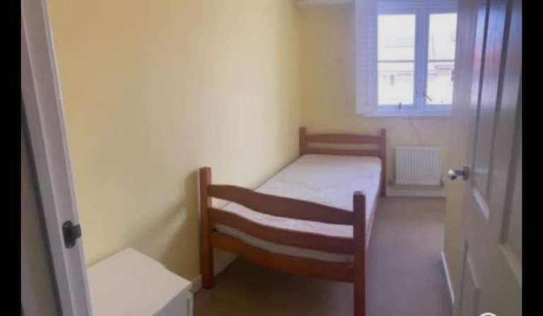 A nice single room in Noak hill Romford