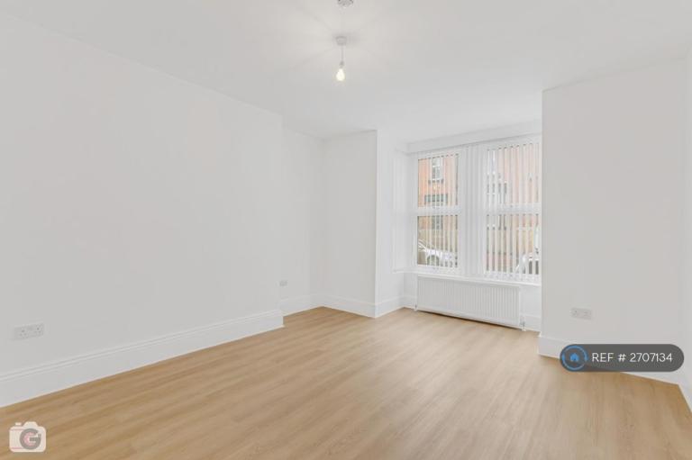 1 bedroom flat in Sefton Avenue, Leeds, LS11 (1 bed) (#2707134)