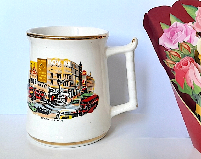 PORCELAIN TANKARD - PRINCE WILLIAM - PICCADILLY CIRCUS - 10 x 12 cm - GOOD