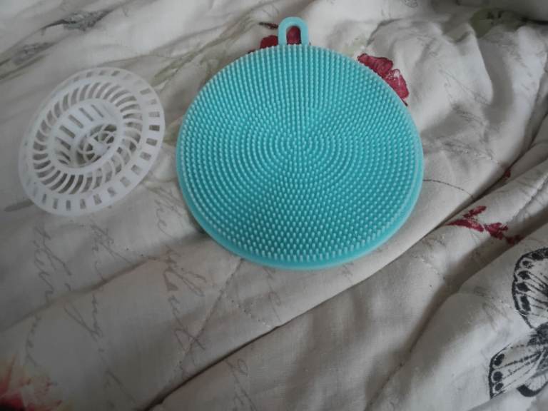 FREE: 2 sink/plug strainers