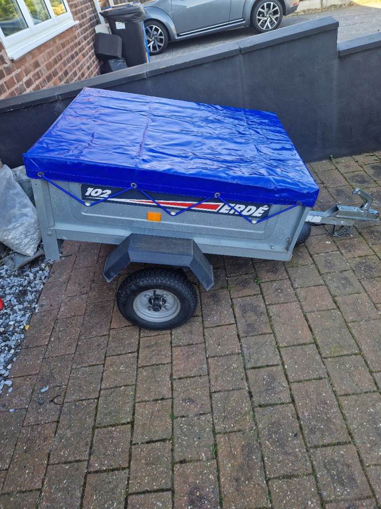 Trailer Erde 102 with extras