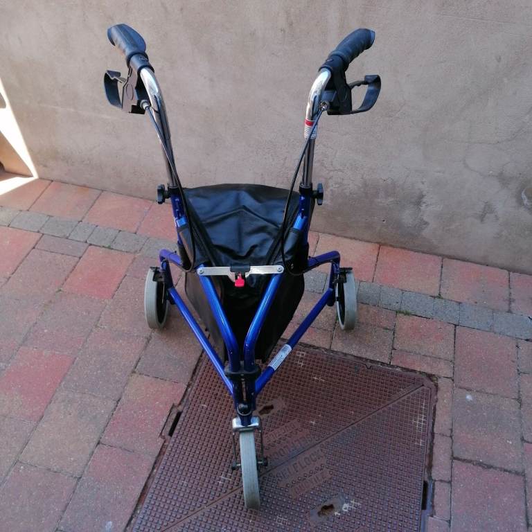 3 Wheeled rollator /walking aid