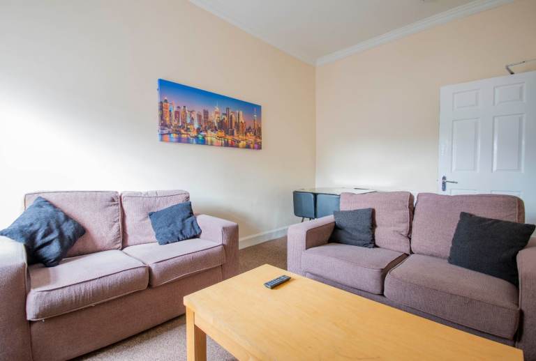 Fantastic, 4 bedroom, HMO flat in Newington – available soon