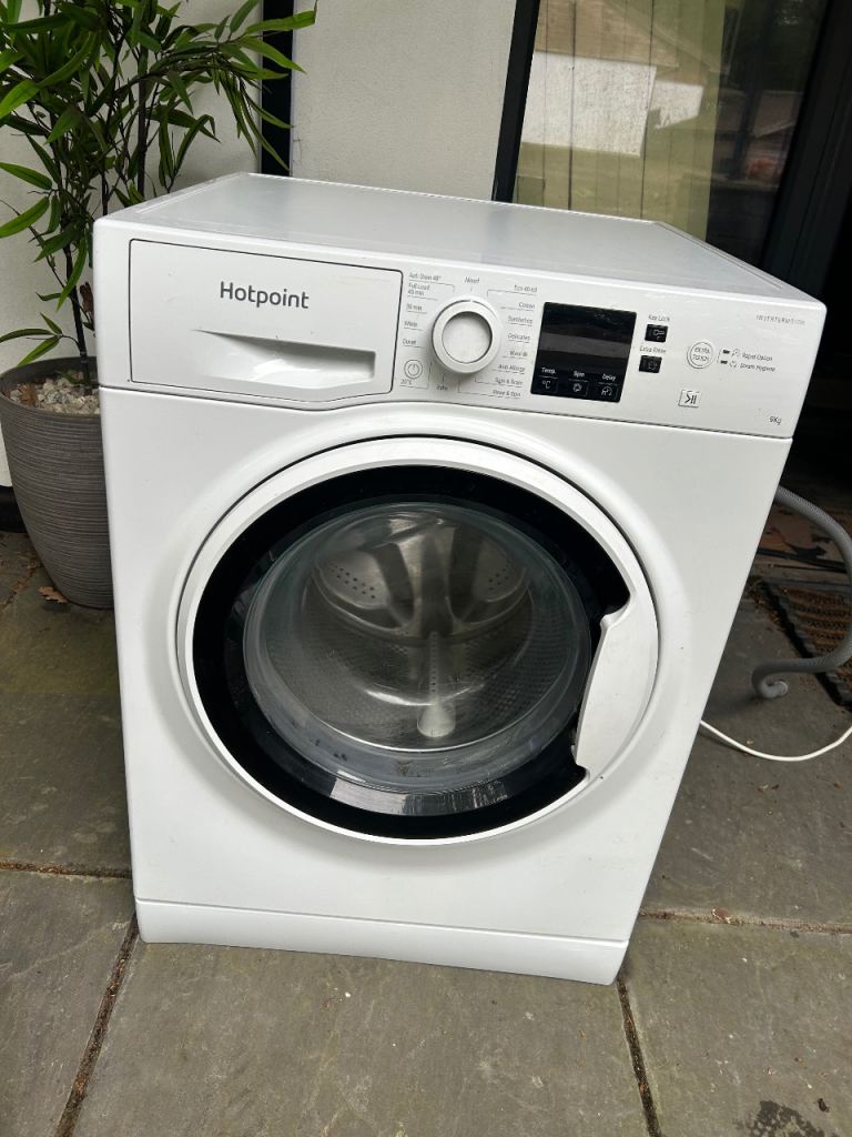 Hotpoint NSWA945CWWUKN Washing Machine in White SPARES OR REPAIRS
