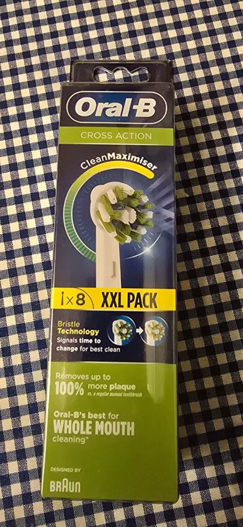 Oral B Cross Action XXL PACK (8)