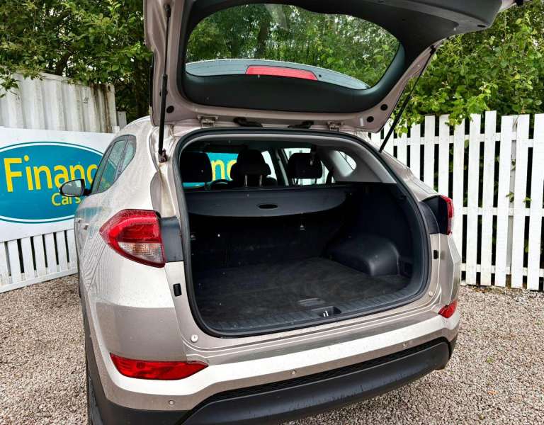 CAN'T GET CREDIT? CALL US! Hyundai Tucson 1.7 CRDi Blue Drive SE Nav - £199 DEPOSIT, £66 PER WEEK