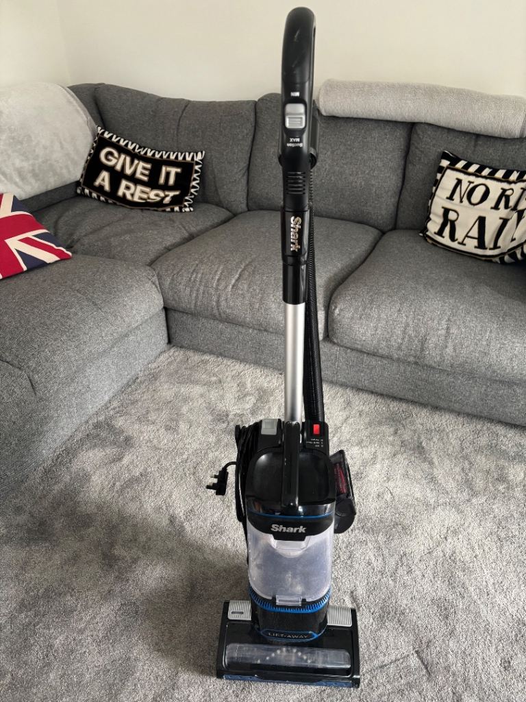 Shark Upright Vacuum Cleaner – Good Condition