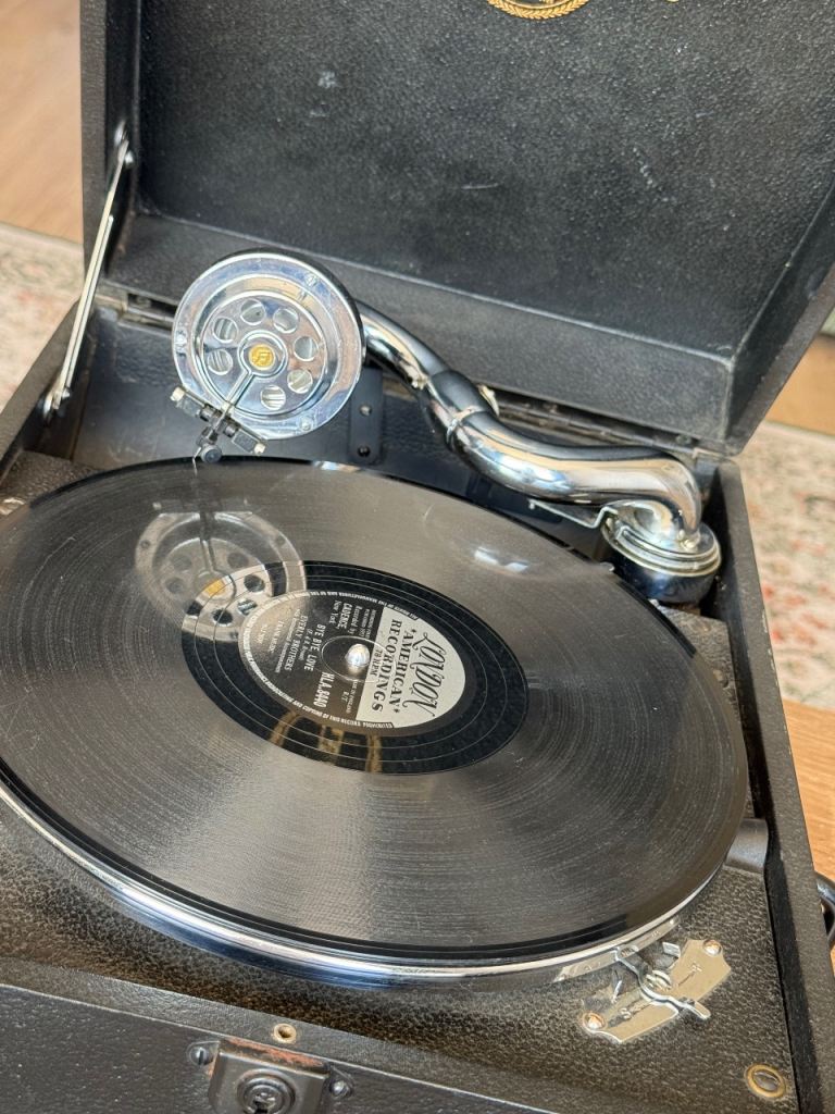 Vintage Centurion Portable Gramophone with Records – Good Condition