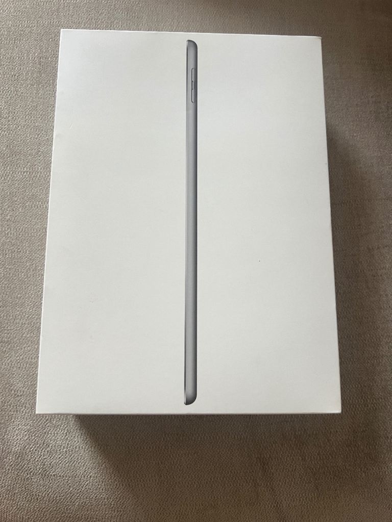 Apple iPad (5th Generation) – 32GB – Space Gray (Wi-Fi)