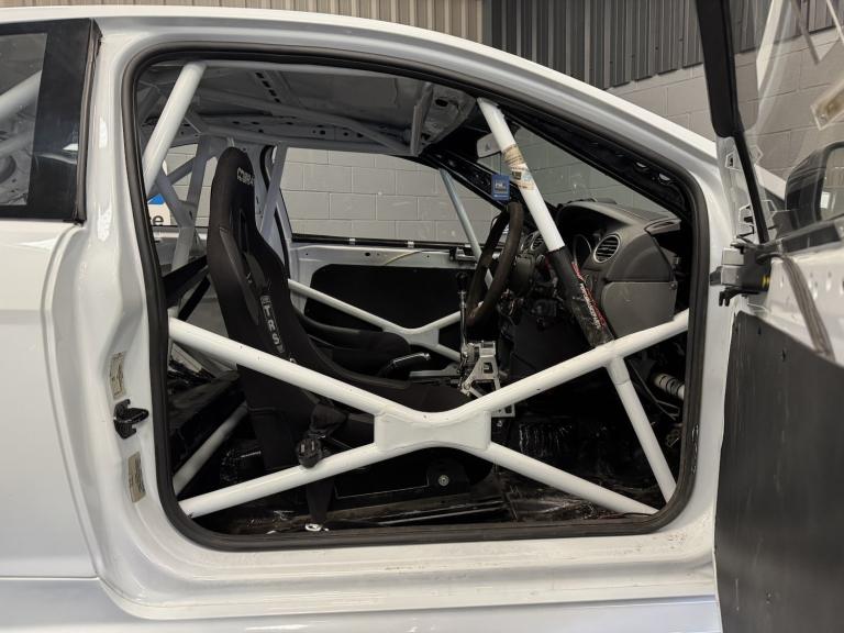 FORD FOCUS 2.5 RS White Manual Petrol 2009