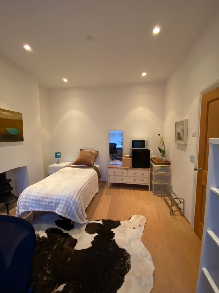 large bright room Nr camden Kentish Town shared bathroom 