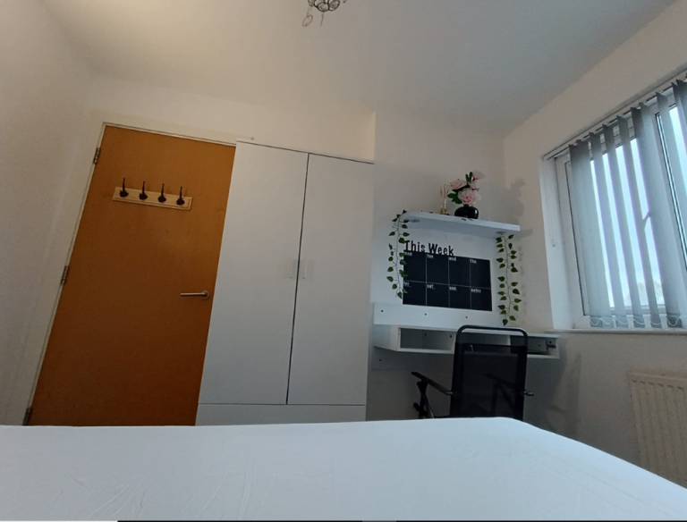 Spacious and Cosy Double Rooms for Rent in - M9 8QB