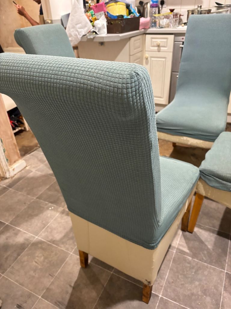 4 dinning table chairs